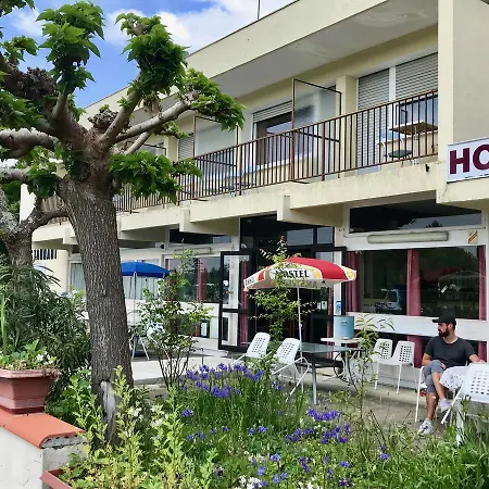 Le Relais De La Lande Hotel 3*